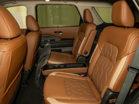 New 2026 Nissan Pathfinder Platinum image 11