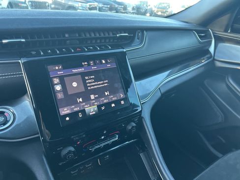 Used 2023 Jeep Grand Cherokee Altitude image 43