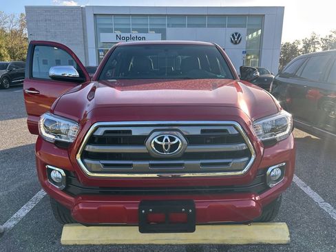 Used 2017 Toyota Tacoma Limited image 2