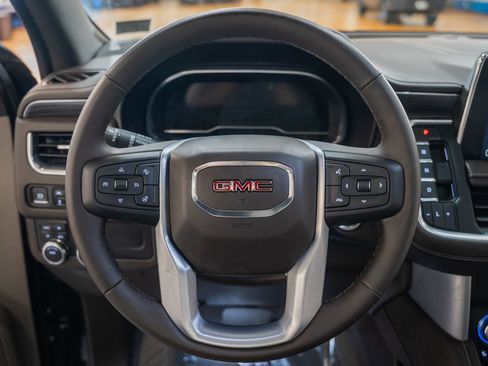 Used 2023 GMC Yukon XL SLT w/ SLT Premium Package image 36