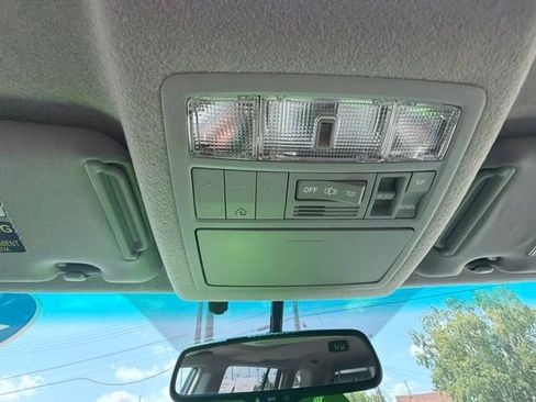 Used 2012 Toyota Highlander Limited w/ Tow Pkg AWD/4WD image 32