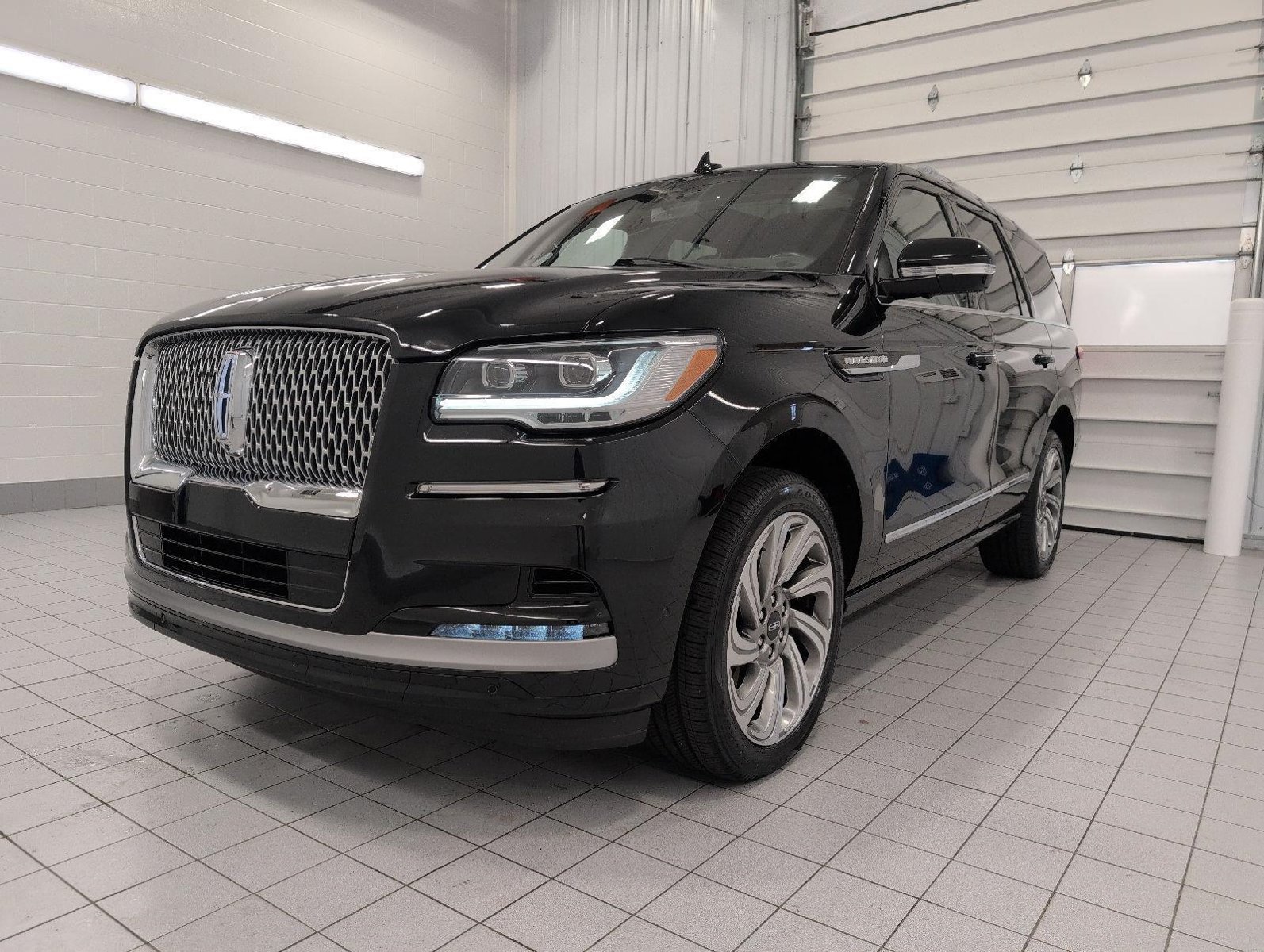 Used 2023 Lincoln Navigator Reserve AWD/4WD image 10