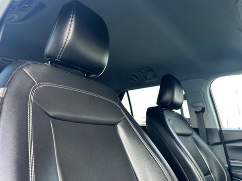 Used 2022 Ford Explorer XLT w/ Equipment Group 202A image 16