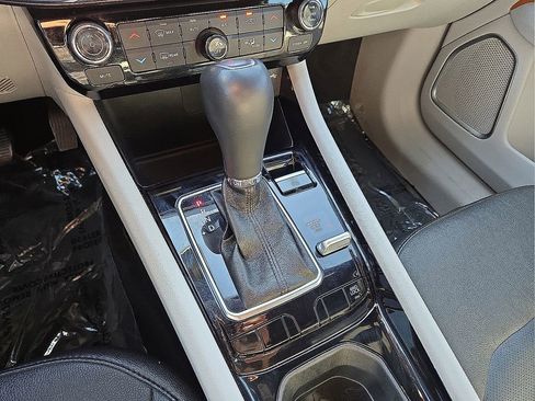 Used 2023 Jeep Compass Limited image 31