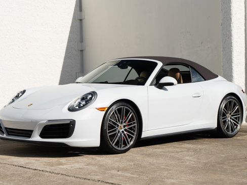 Used 2018 Porsche 911 Carrera 4S image 5