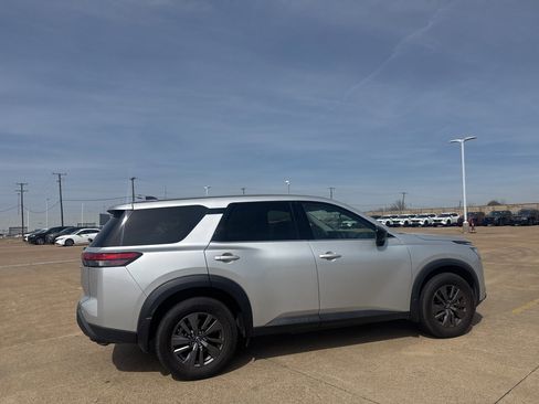 Used 2023 Nissan Pathfinder S image 20