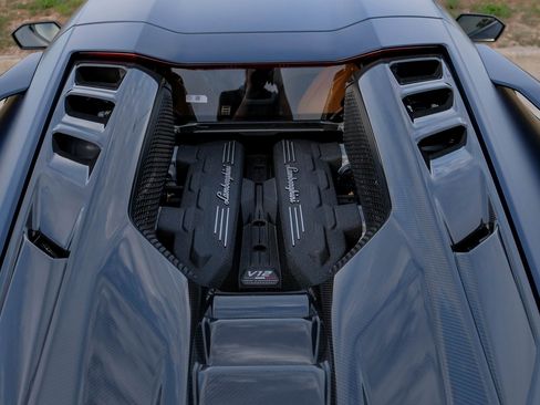 Used 2025 Lamborghini Revuelto image 55