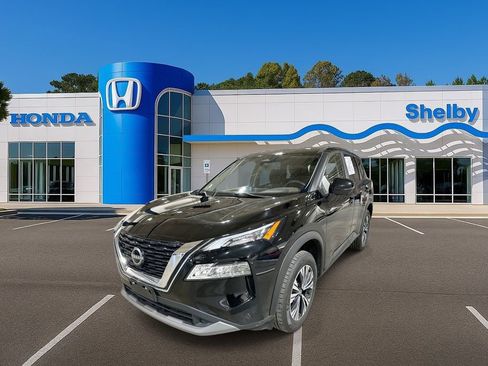 Used 2023 Nissan Rogue SV image 4