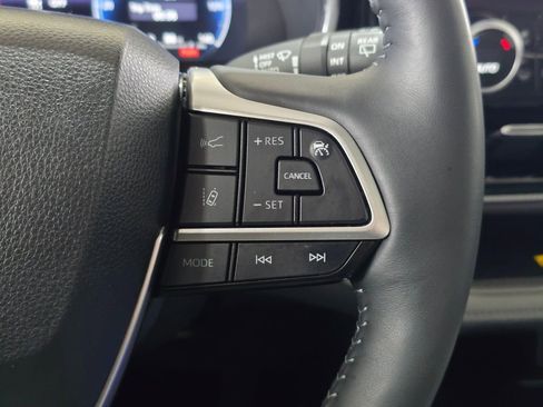 Used 2024 Toyota Highlander Platinum AWD/4WD image 18