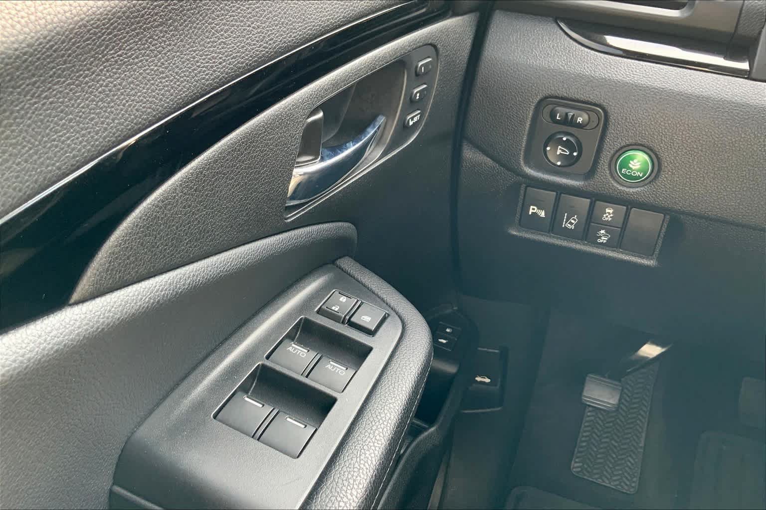 Used 2017 Honda Pilot Elite image 33
