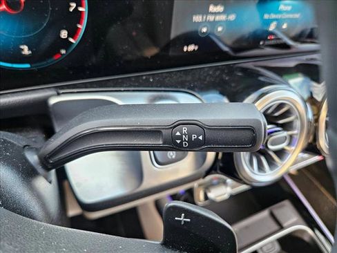 Used 2022 Mercedes-Benz GLB 250 image 12