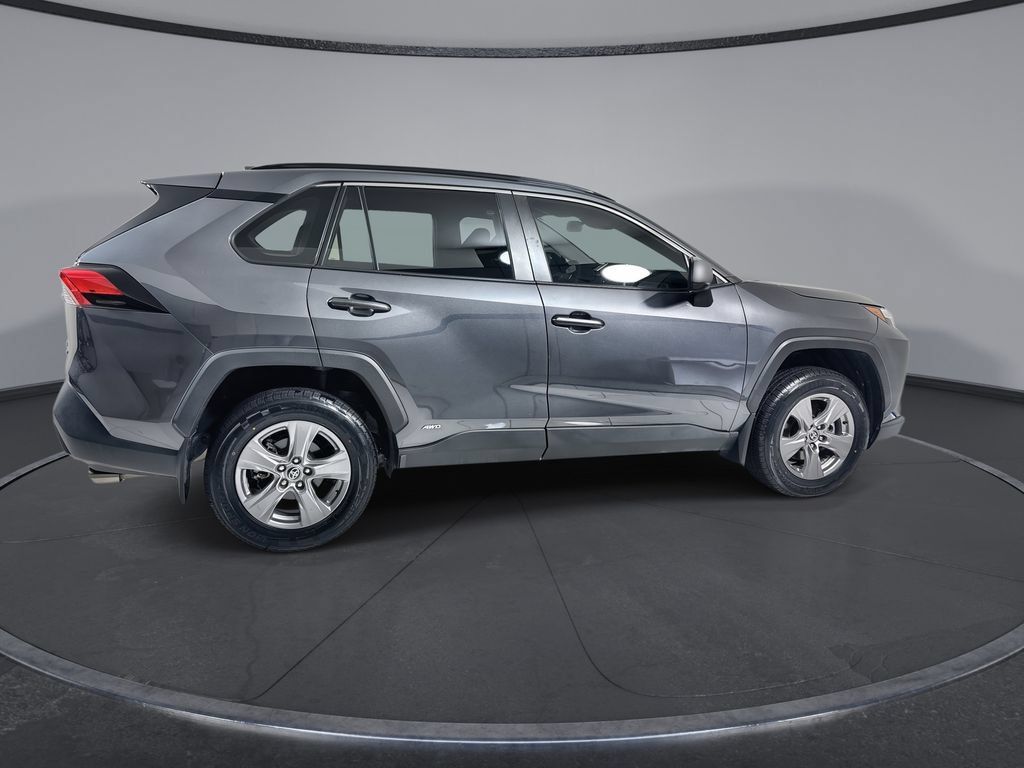 Used 2024 Toyota RAV4 XLE AWD/4WD image 9