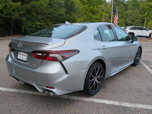 Used 2024 Toyota Camry SE FWD image 4