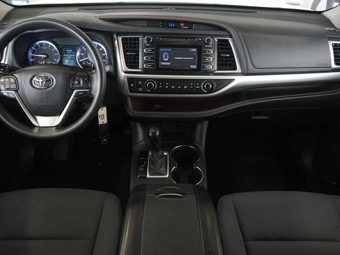 Used 2015 Toyota Highlander LE FWD image 10