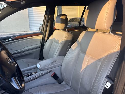 Used 2010 Mercedes-Benz GL 320 BlueTEC 4MATIC image 12