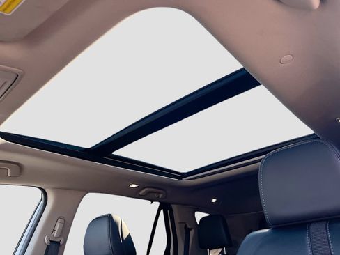 Used 2025 Honda Pilot Touring image 23