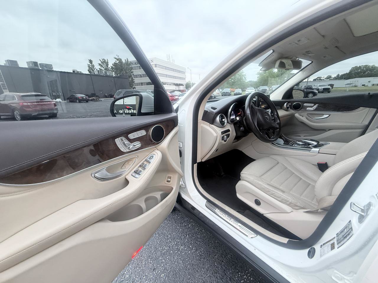 Used 2016 Mercedes-Benz GLC 300 4MATIC image 9