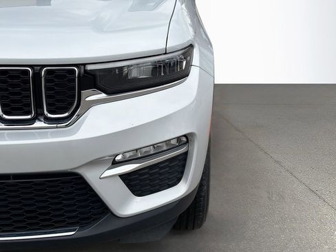 Used 2024 Jeep Grand Cherokee Limited image 11