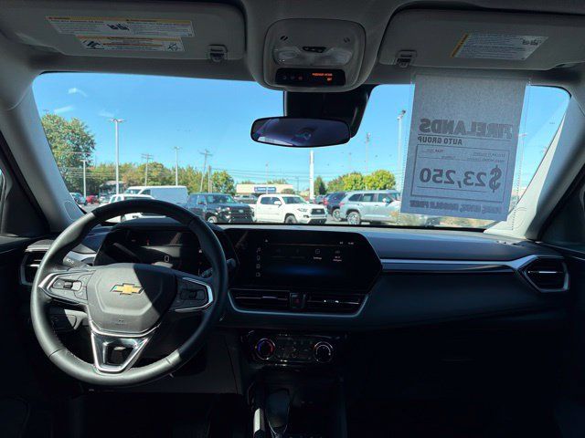 Used 2024 Chevrolet TrailBlazer LT w/ LT Cold Weather Package FWD image 13