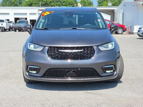 Certified 2023 Chrysler Pacifica Touring-L FWD image 2