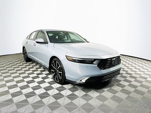 Used 2024 Honda Accord Touring image 2