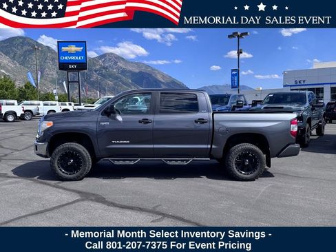 Used 2017 Toyota Tundra SR5 w/ SR5 Upgrade Package AWD/4WD image 2