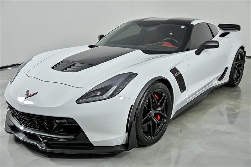 Used 2016 Chevrolet Corvette Z06 w/ 3LZ Preferred Equipment Group RWD image 5