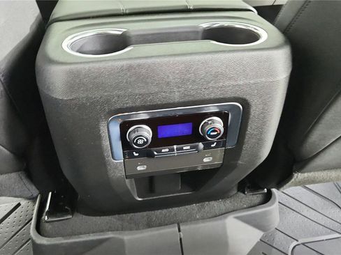 Used 2023 Chevrolet Tahoe Z71 w/ Luxury Package AWD/4WD image 17