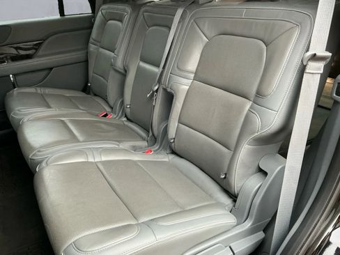 Used 2018 Lincoln Navigator Select w/ Technology Package image 13