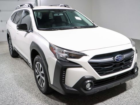 Used 2024 Subaru Outback Premium image 5
