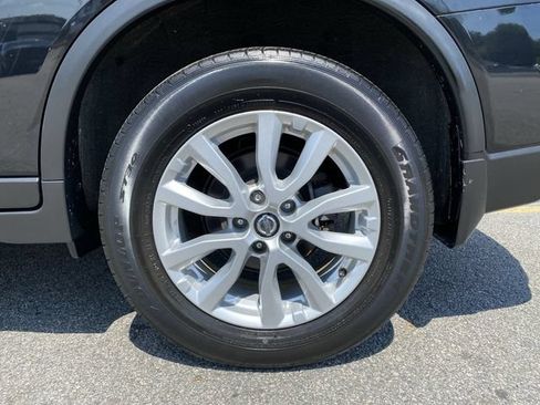 Used 2018 Nissan Rogue SV w/ Sun & Sound Touring Package AWD/4WD image 11