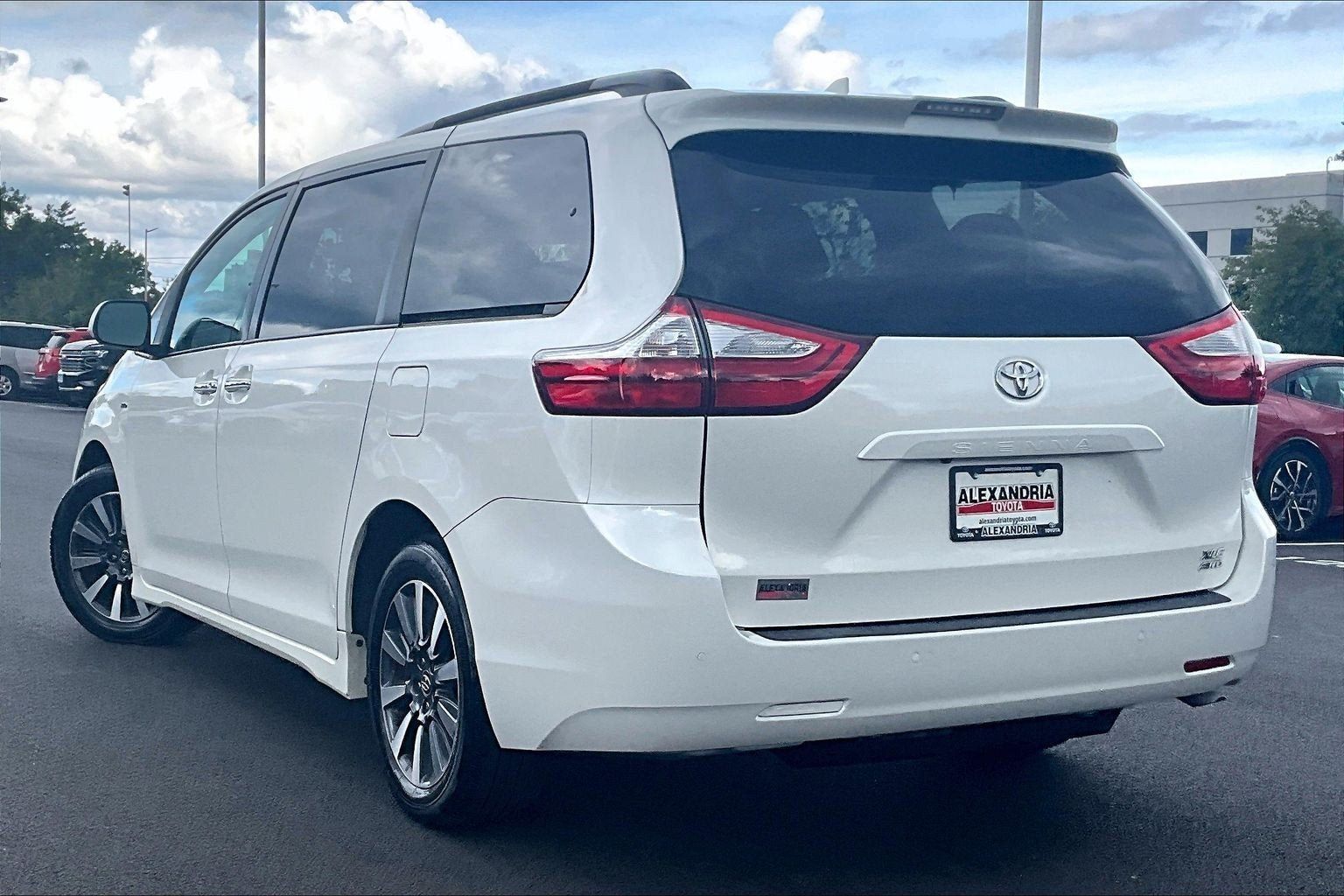 Used 2019 Toyota Sienna XLE w/ XLE Navigation Package AWD/4WD image 11