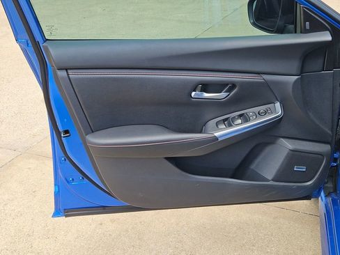 Used 2025 Nissan Sentra SR w/ SR Premium Package FWD image 12