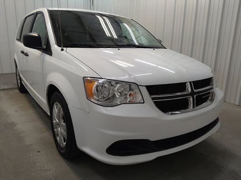 Used 2019 Dodge Grand Caravan SE w/ UConnect Hands-Free Group FWD image 13