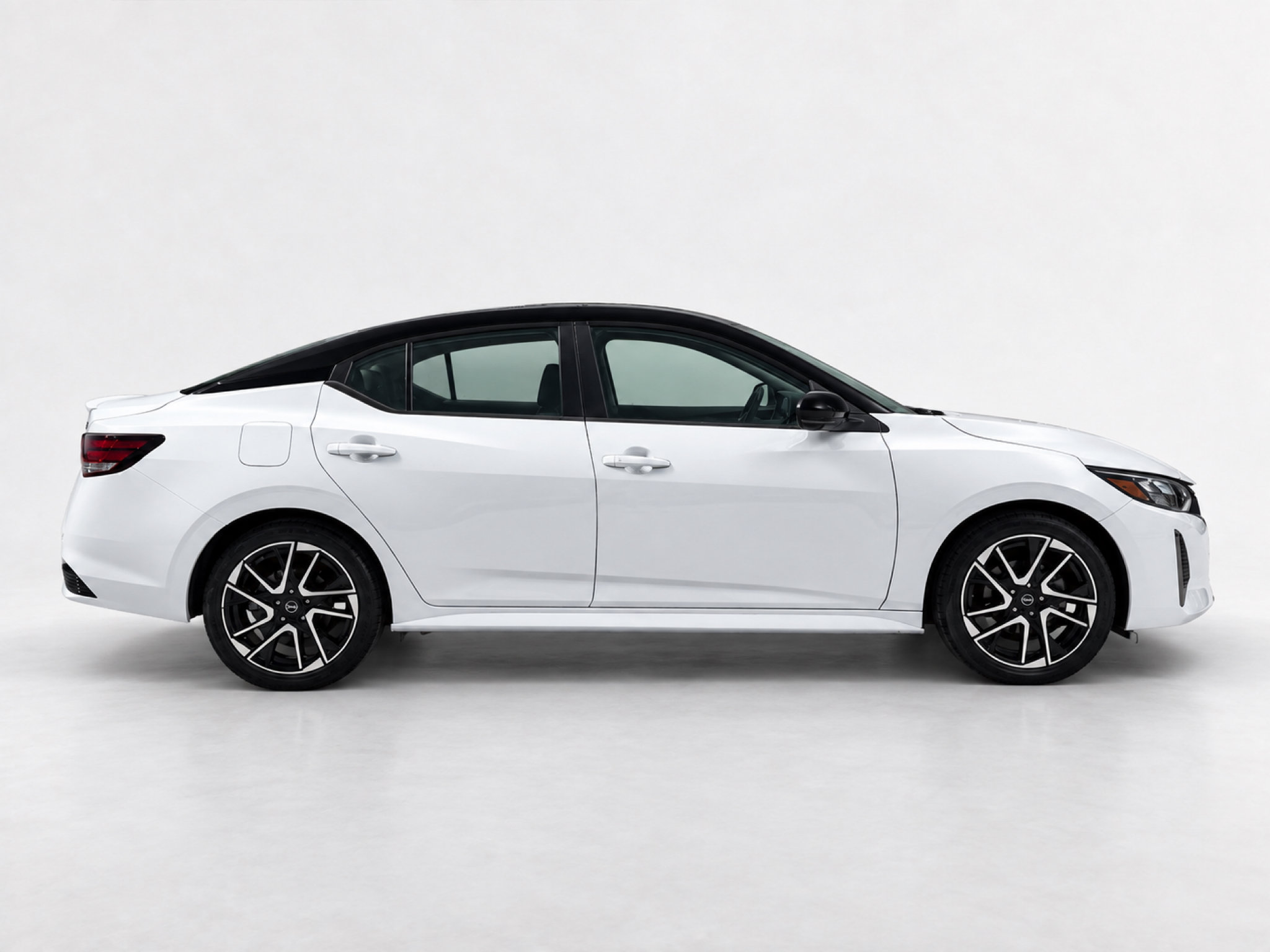 Used 2025 Nissan Sentra SR w/ SR Premium Package FWD image 6