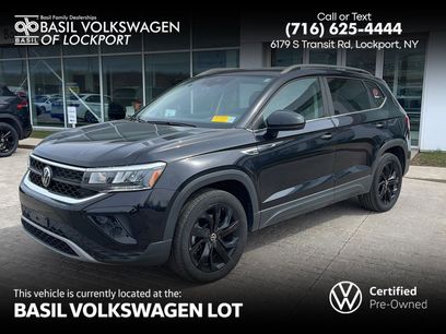 Used 2023 Volkswagen Taos SE w/ Panoramic Sunroof Package