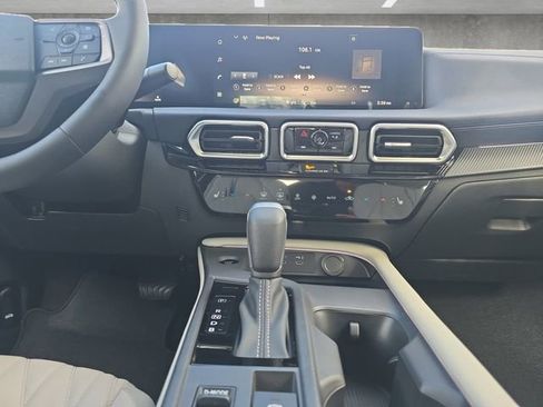 New 2026 Nissan Sentra SL image 3