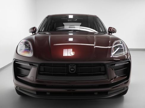 Certified 2026 Porsche Macan AWD/4WD image 8
