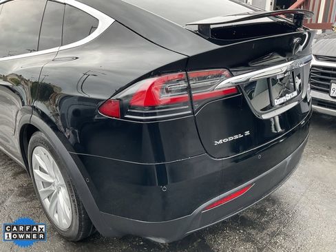 Used 2018 Tesla Model X 75D image 82