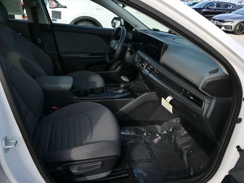 Certified 2025 Kia K4 EX image 25
