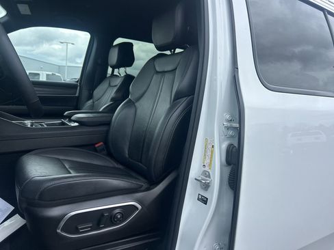 Used 2024 Jeep Wagoneer L Series III w/ Flexible Seating Group image 6