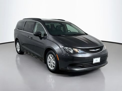 Used 2020 Chrysler Voyager Lxi FWD image 3