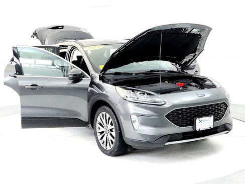 Used 2020 Ford Escape Titanium image 9