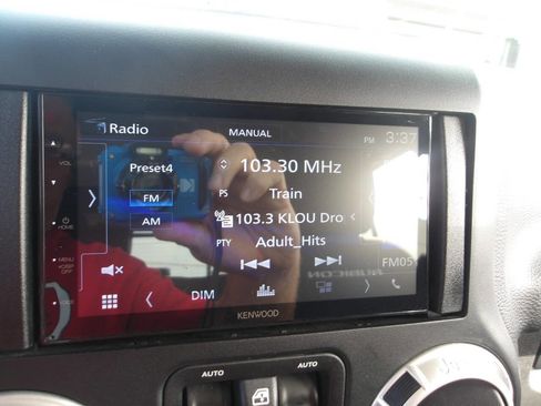 Used 2018 Jeep Wrangler Unlimited Rubicon w/ Cold Weather Group image 14