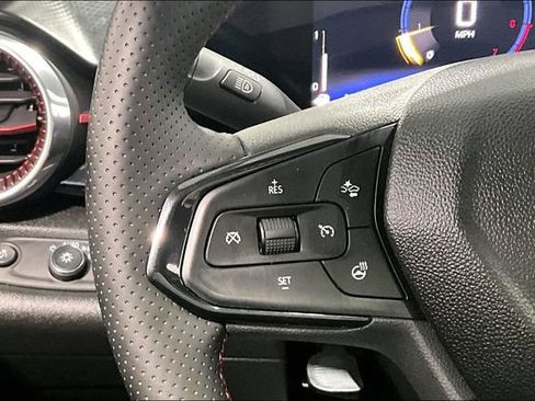 Used 2025 Chevrolet Trax RS w/ Sunroof Package FWD image 11