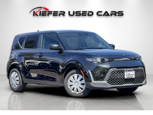 Used 2023 Kia Soul LX FWD image 2