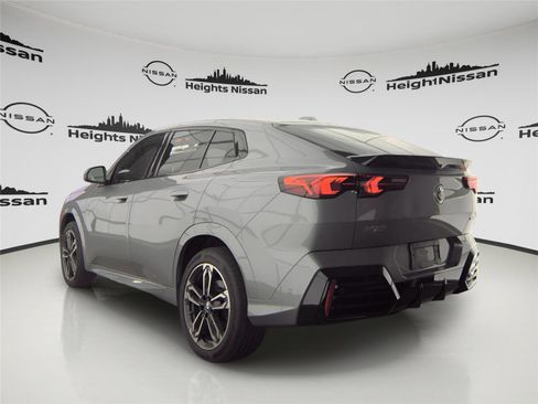 Used 2025 BMW X2 xDrive28i AWD/4WD image 3
