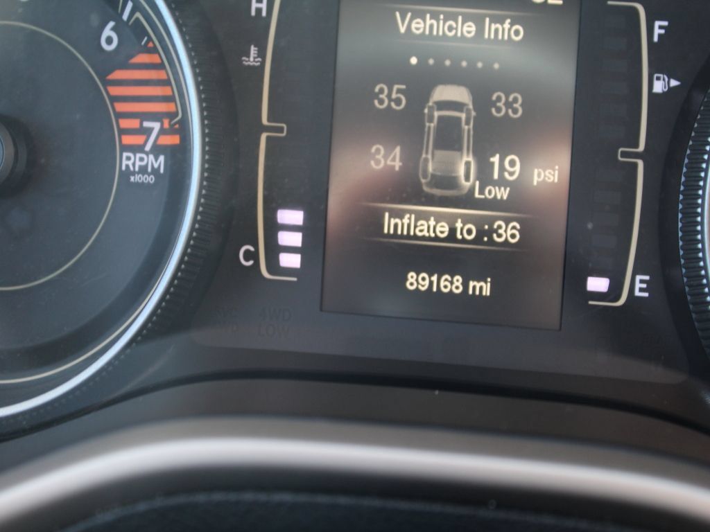 Used 2016 Jeep Cherokee Sport AWD/4WD image 15
