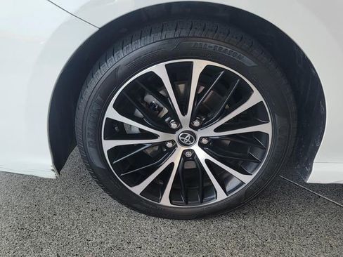 Used 2020 Toyota Camry SE FWD image 6