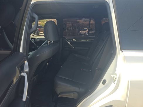 Used 2020 Lexus GX 460 Premium w/ Premium Package AWD/4WD image 14